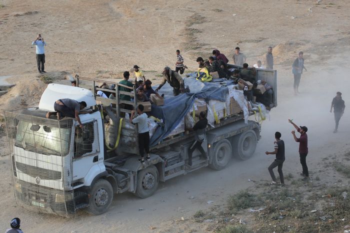 مصدر فلسطيني كبير: نحذر من التعامل أو مساعدة التجار المتورطين والعصابات داخل قطاع غزة وخارجه