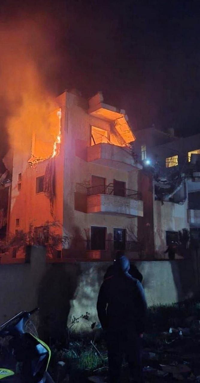 غارات إسرائيلية على البقاع ومخيم عين الحلوة: شهداء وجرحى وتصاعد إدانات الفصائل الفلسطينية